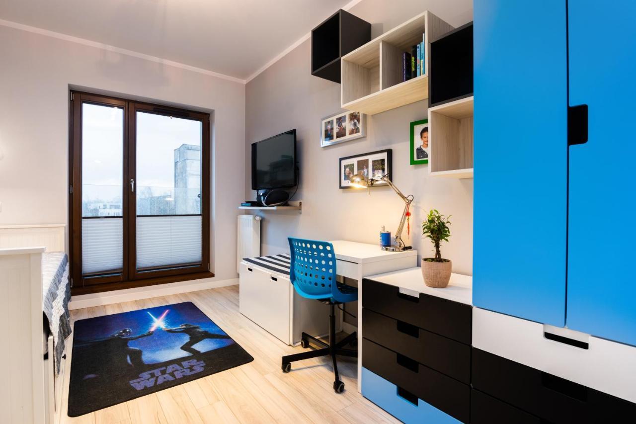 Elegant Business Accommodation With Parking - By Upstairs Krasków Exterior foto