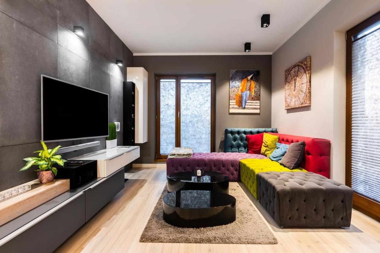 Elegant Business Accommodation With Parking - By Upstairs Krasków Exterior foto