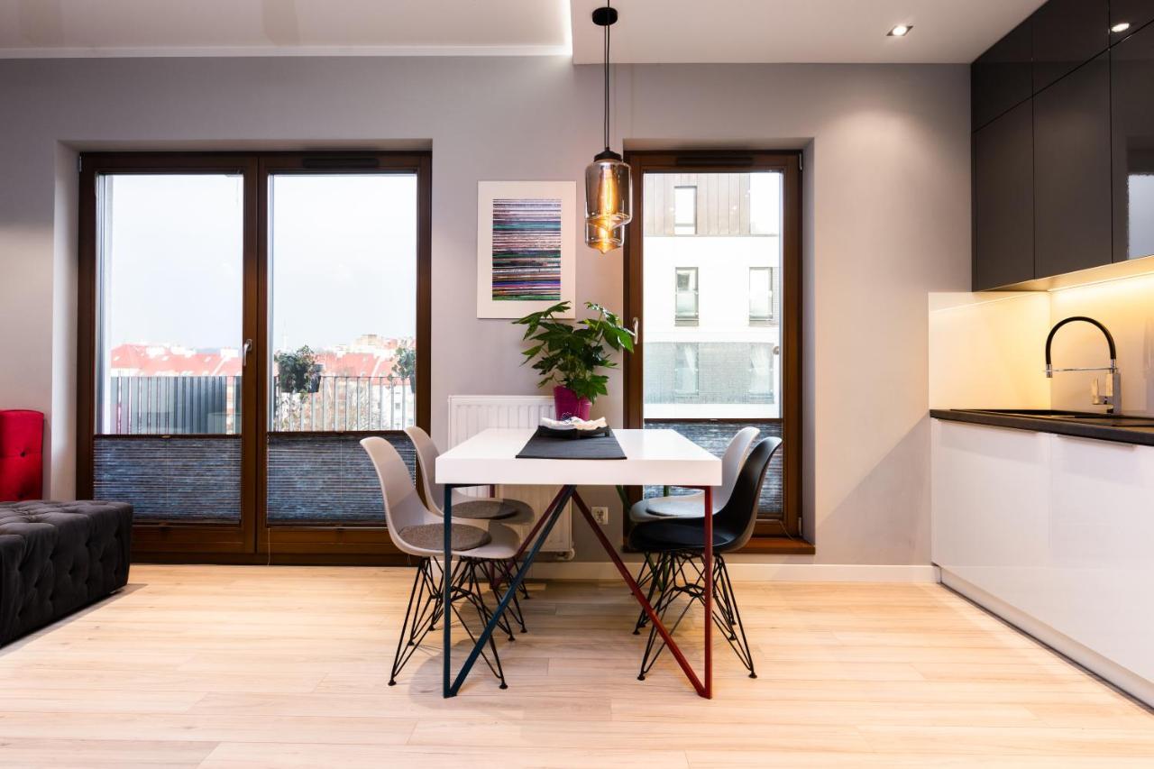 Elegant Business Accommodation With Parking - By Upstairs Krasków Exterior foto