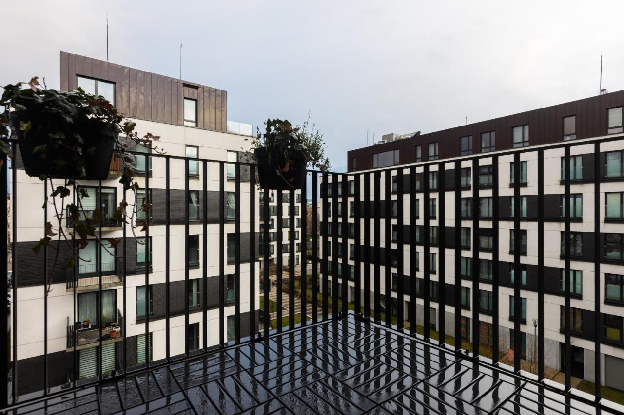 Elegant Business Accommodation With Parking - By Upstairs Krasków Exterior foto